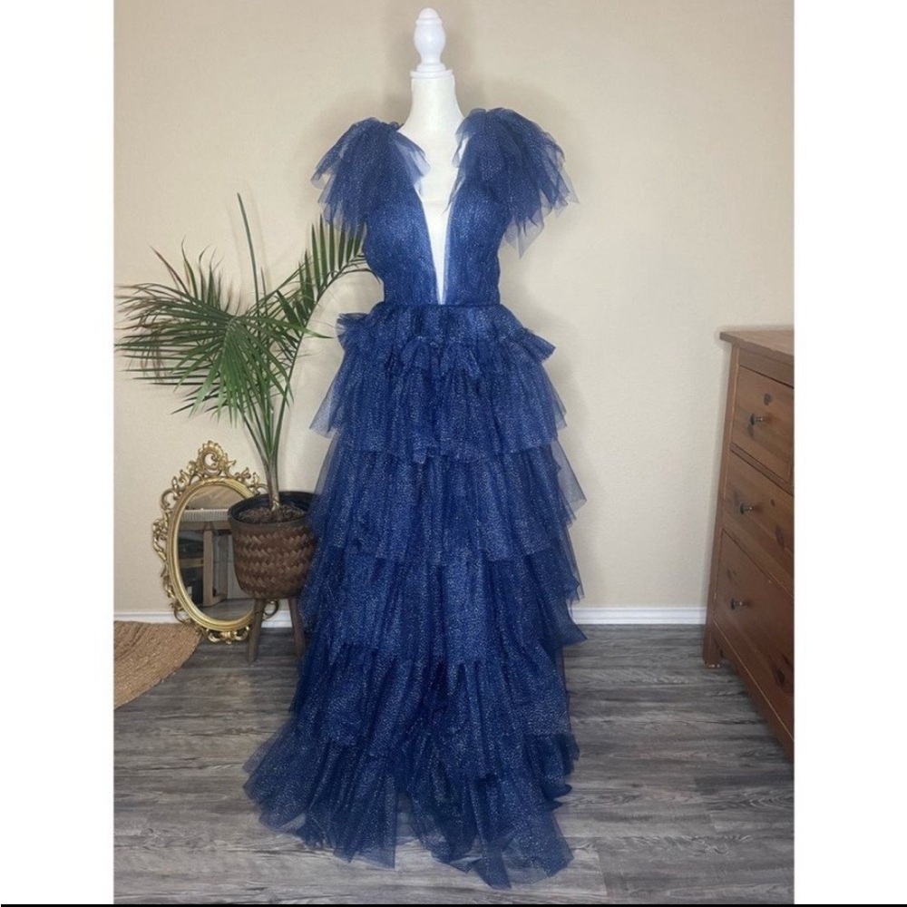 Women’s Sparkle Tiered Tulle Ball Gown V Neck cut
